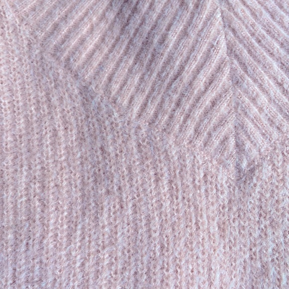 baby pink V-neck knit sweater - Picture 2 of 2